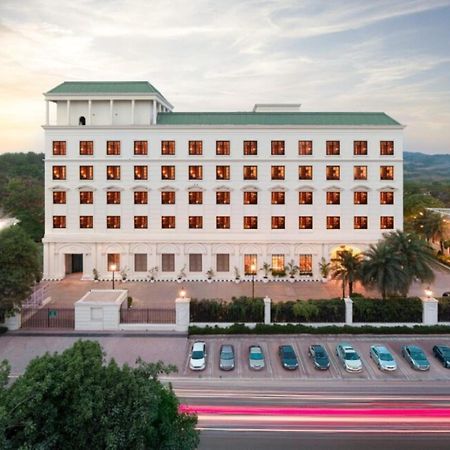 Dlf Club 3 Hotel Gurgaon Eksteriør billede
