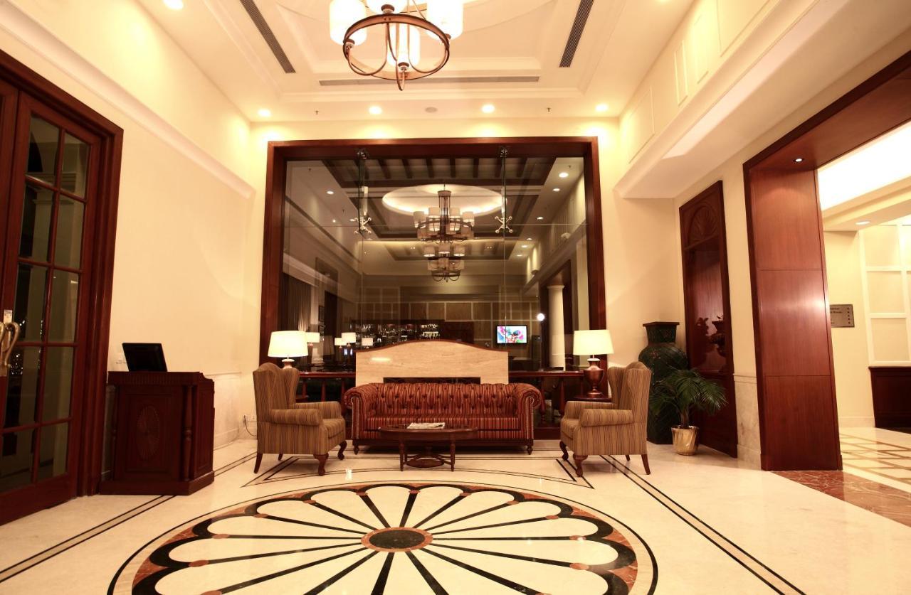 Dlf Club 3 Hotel Gurgaon Eksteriør billede