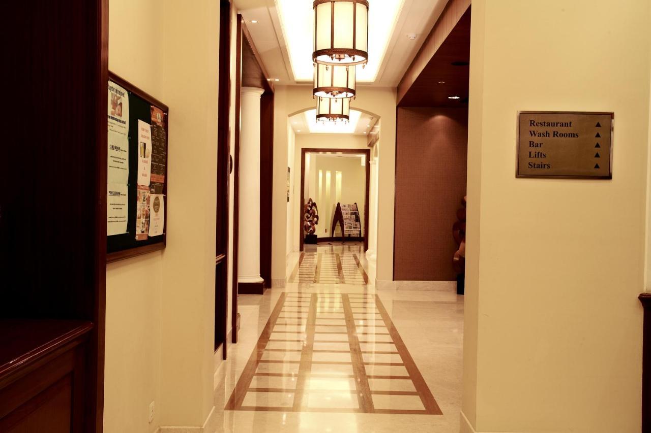 Dlf Club 3 Hotel Gurgaon Eksteriør billede