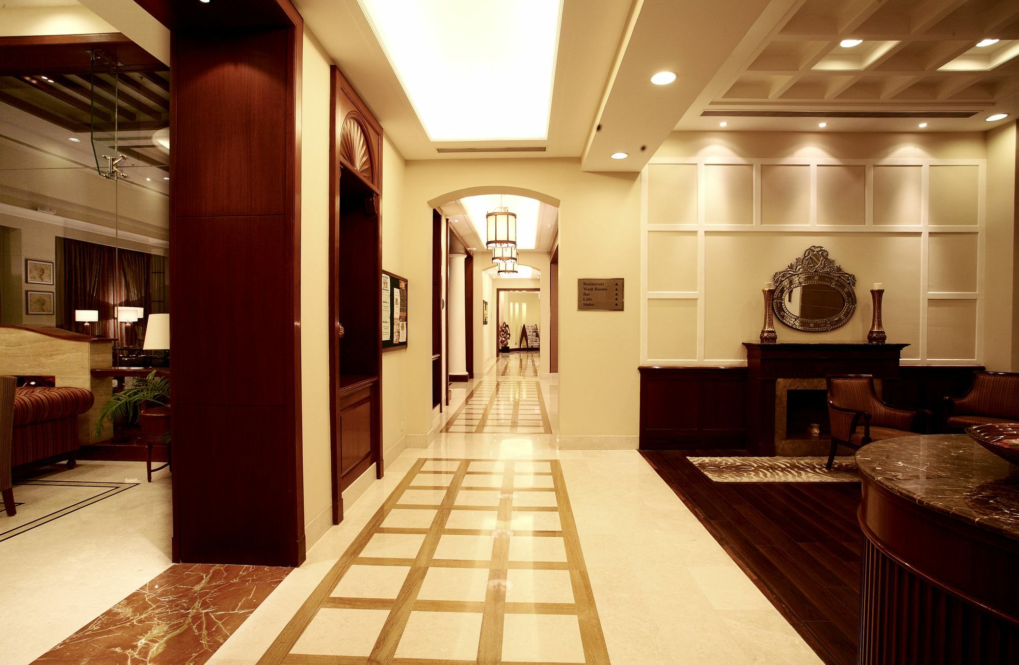 Dlf Club 3 Hotel Gurgaon Eksteriør billede